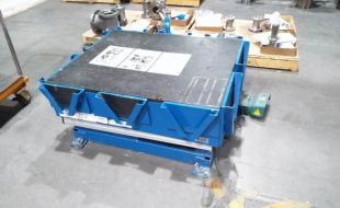 剪叉式升降平台的减震设计及对操作员的保护